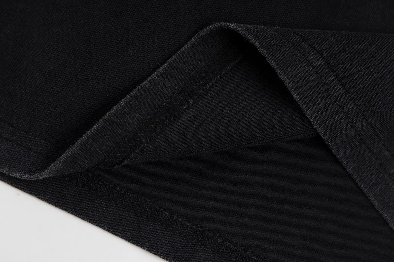 P196 85 Ralph Lauren washed heavy brushed distressed henley stand-up collar open chest long-sleeved bottoming shirt thin sweatshirt fabric 100% Xinjiang long-staple cotton, imported embroidered logo on the chest custom threaded collar, classic embroidery, the highest version, suitable for business and leisure daily use! 🌘3-button placket, laser logo pearlescent resin buttons, cuffs and hem are double-stitched, different from the currency version. Washed and distressed, sand-washed and stir-fried. Color: White, Black, Navy Blue, Army Green, Gray Size: S M L XL Length: 69/70/72/75 Bust: 102/108/116/124 Shoulder width: 43/45/47/49 Recommended weight: 100-120/120-140/140-160/160-180 pounds